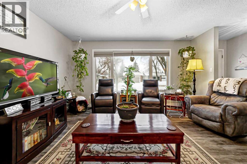 6304 39 Avenue, Camrose, Alberta  T4V 2Z4 - Photo 5 - A2293761