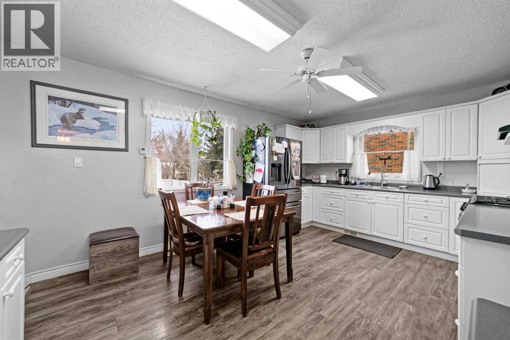 6304 39 Avenue, Camrose, Alberta  T4V 2Z4 - Photo 7 - A2293761