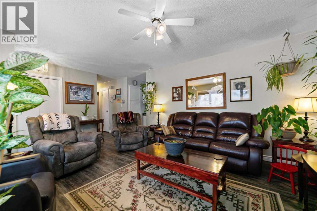 6304 39 Avenue, Camrose, Alberta  T4V 2Z4 - Photo 6 - A2293761