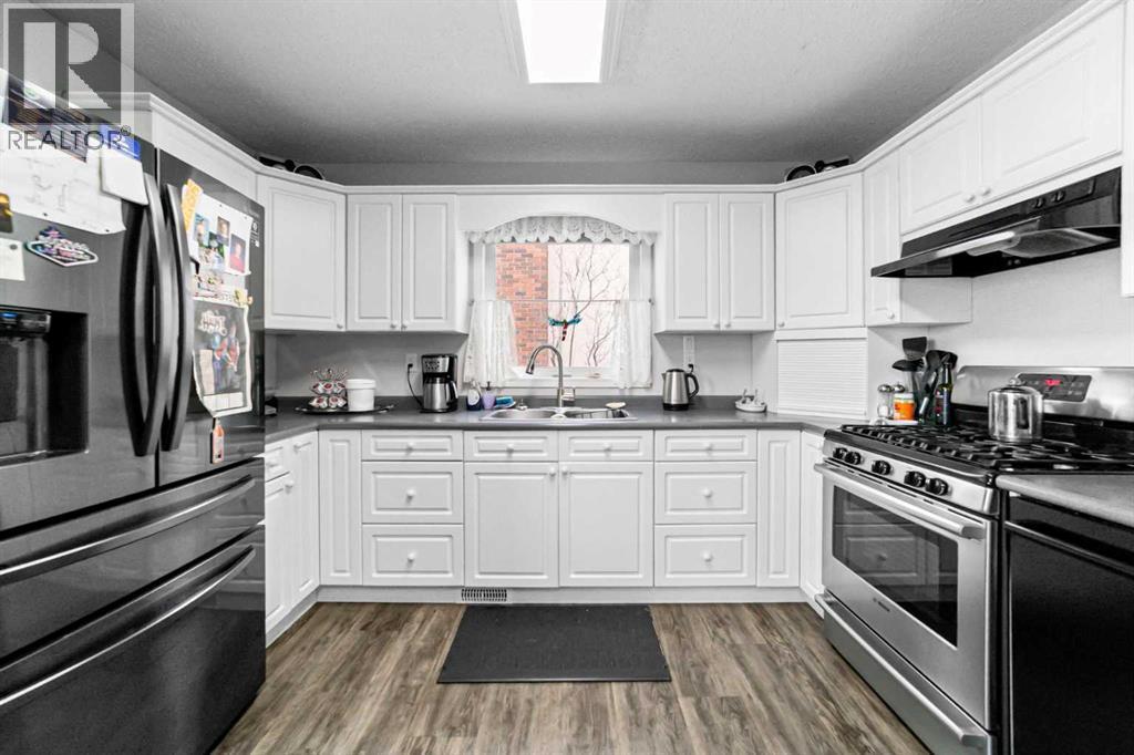 6304 39 Avenue, Camrose, Alberta  T4V 2Z4 - Photo 8 - A2293761