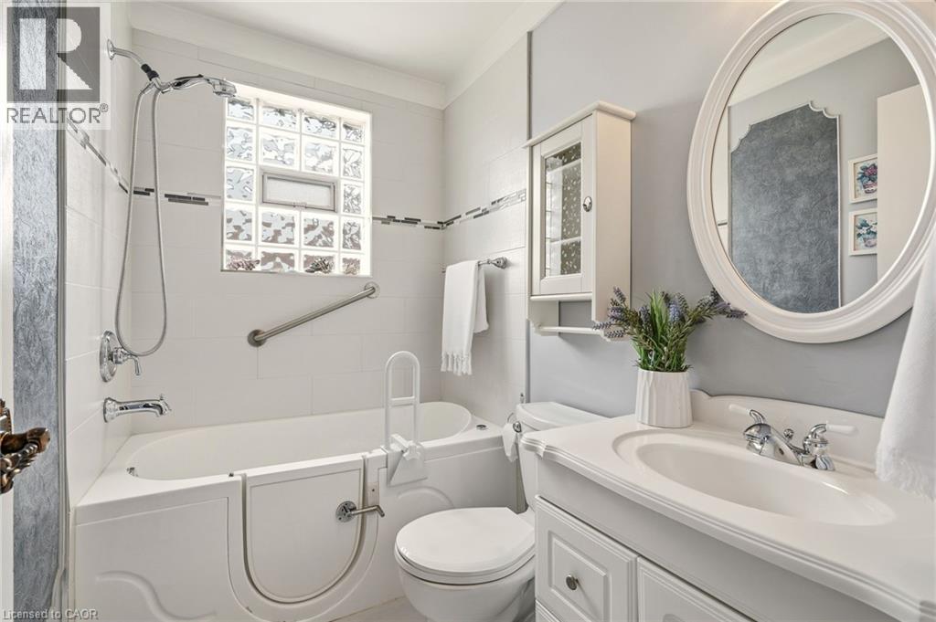 252 Hammersmith Court, Burlington, Ontario  L7L 4N7 - Photo 25 - 40814697