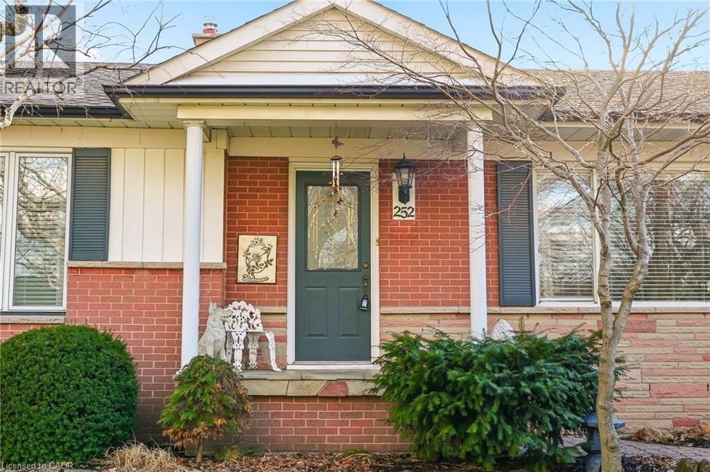 252 Hammersmith Court, Burlington, Ontario  L7L 4N7 - Photo 3 - 40814697