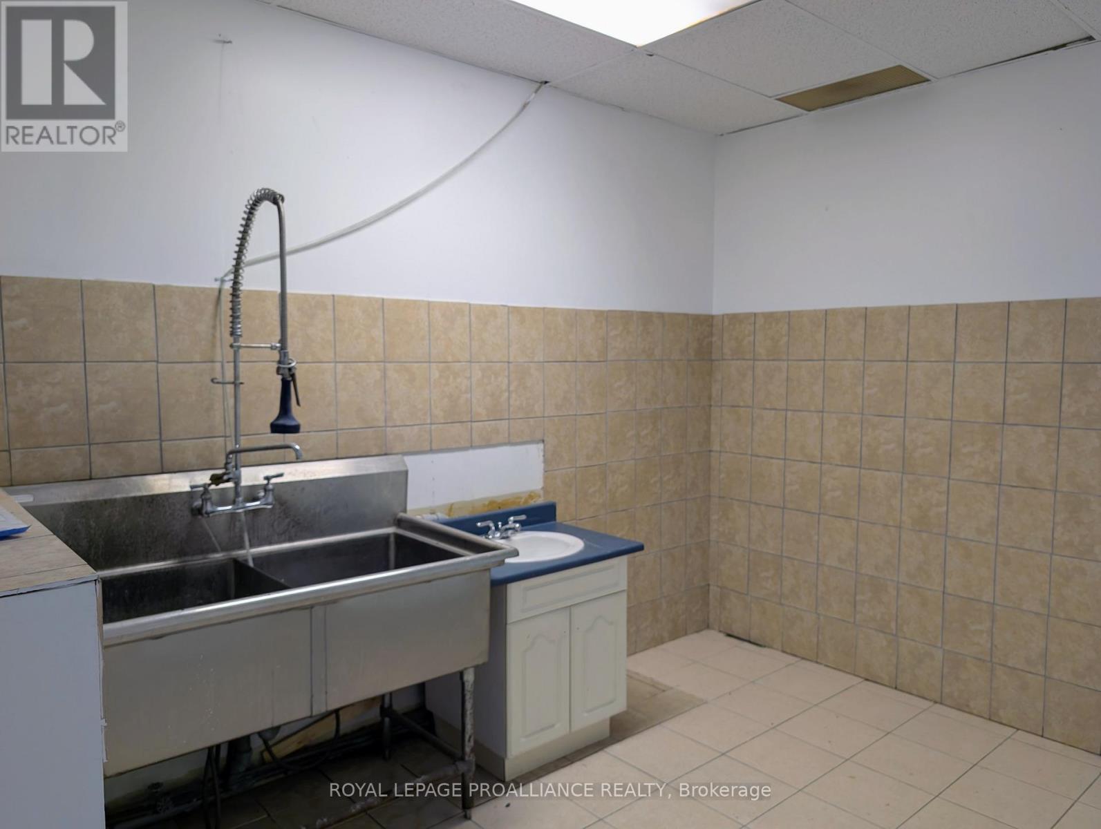 10b - 1837 Lansdowne Street W, Peterborough, Ontario  K9K 1R4 - Photo 5 - X12918902