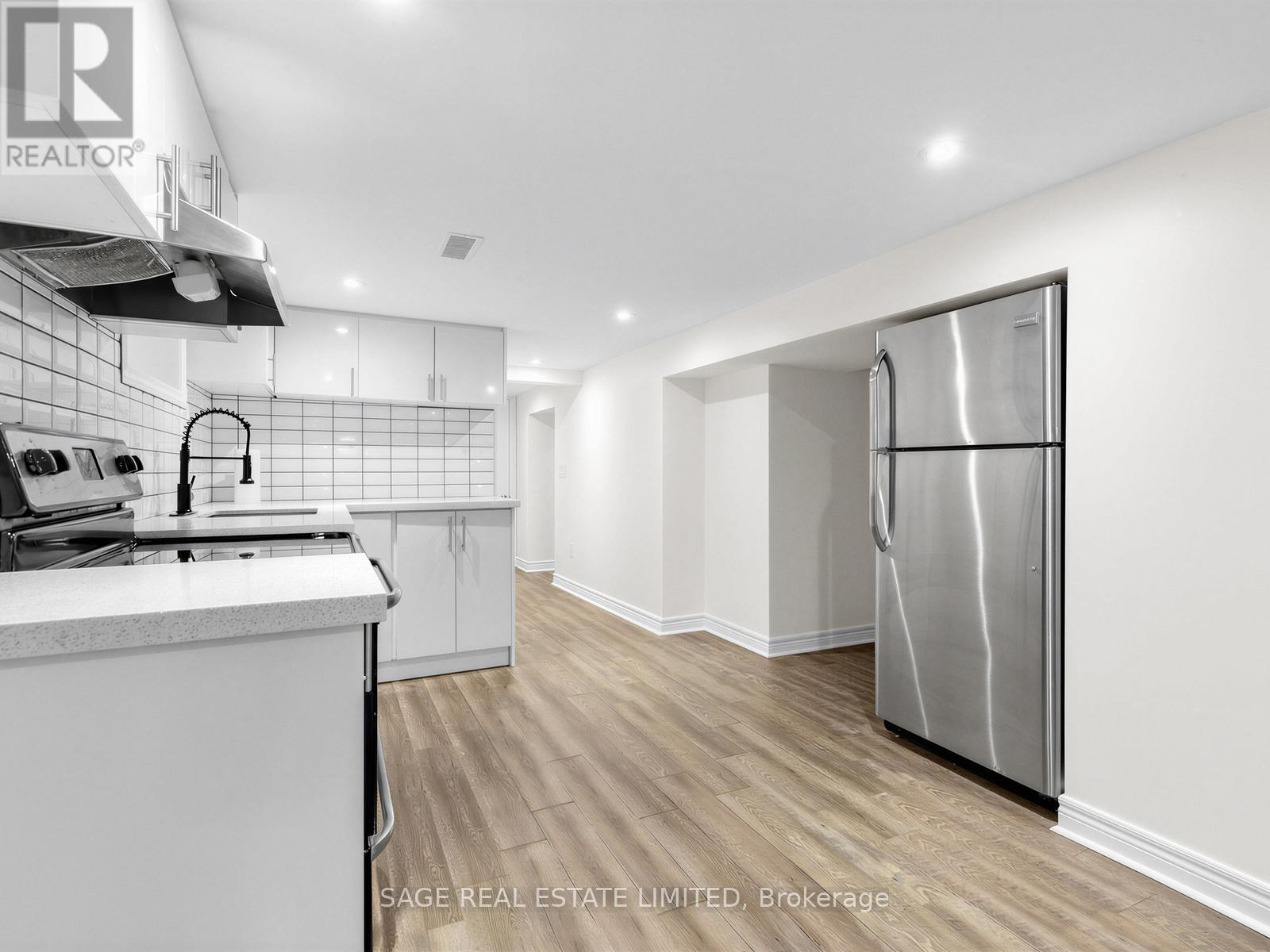 Lower - 321 Lauder Avenue, Toronto (Oakwood Village), Ontario  M6E 3H7 - Photo 13 - C12918730