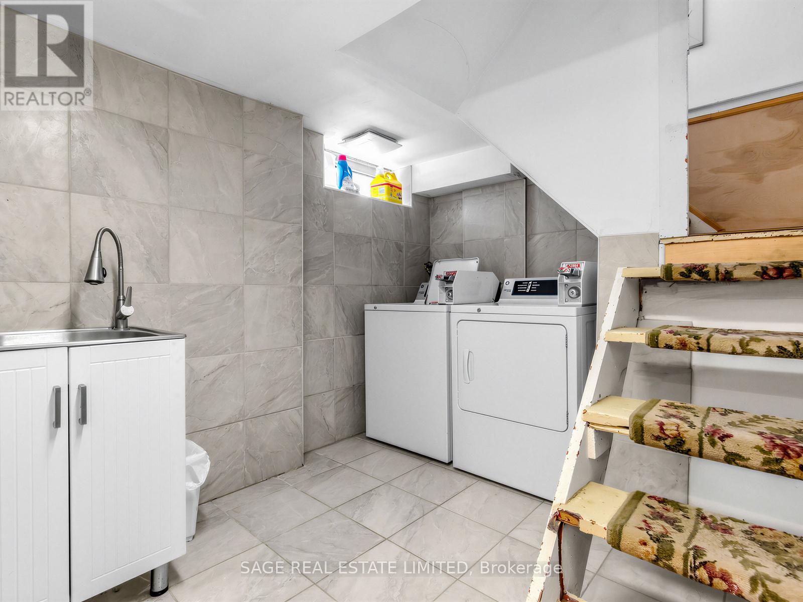 Lower - 321 Lauder Avenue, Toronto (Oakwood Village), Ontario  M6E 3H7 - Photo 24 - C12918730