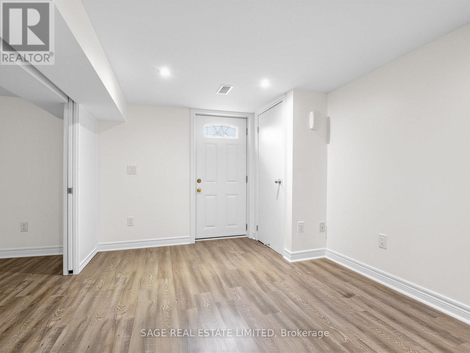 Lower - 321 Lauder Avenue, Toronto (Oakwood Village), Ontario  M6E 3H7 - Photo 5 - C12918730