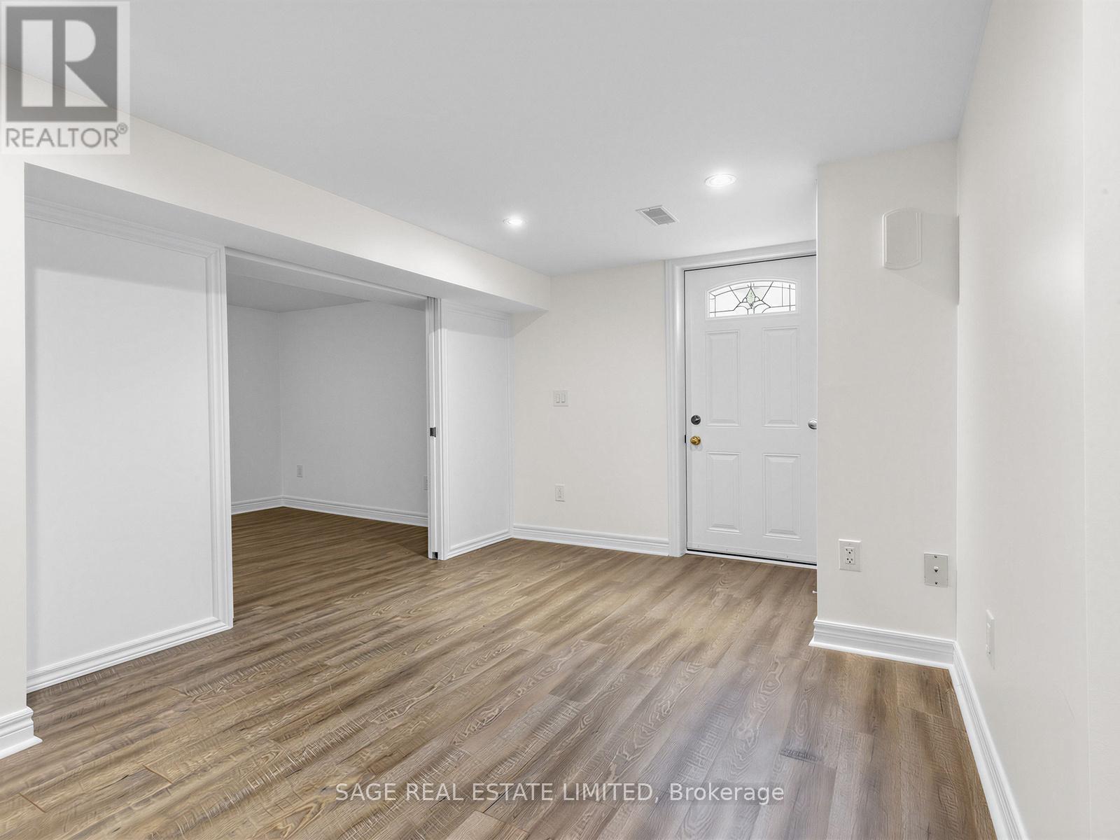 Lower - 321 Lauder Avenue, Toronto (Oakwood Village), Ontario  M6E 3H7 - Photo 6 - C12918730