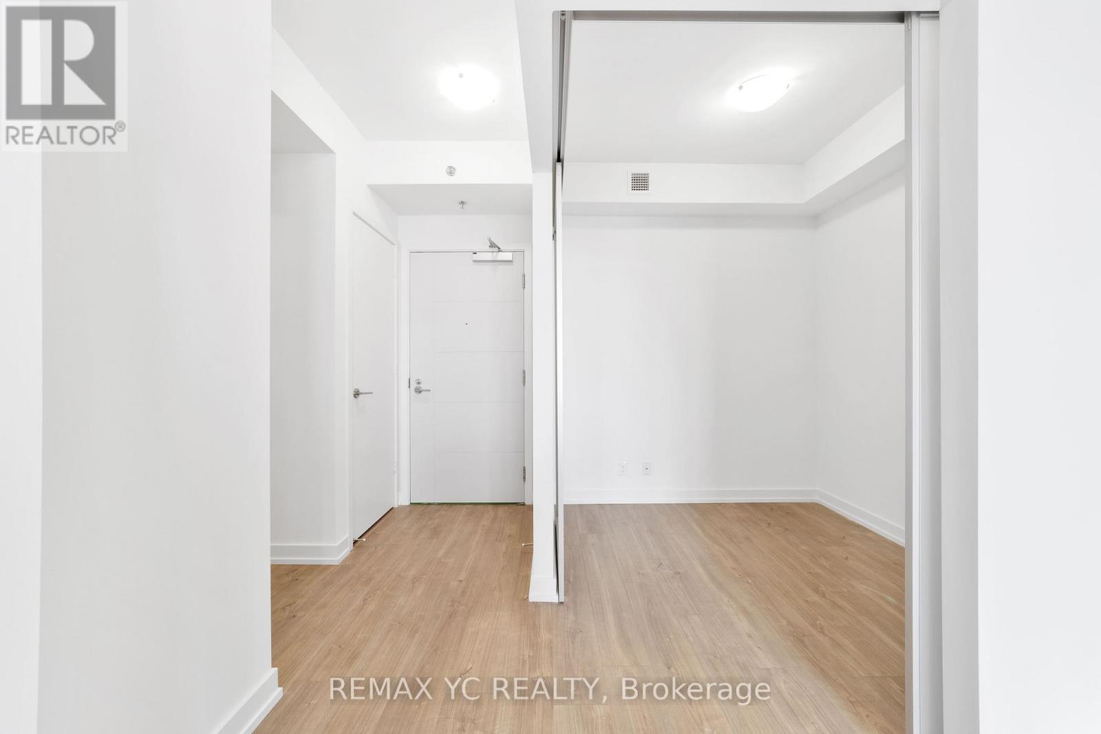 2605 - 203 College Street, Toronto (Kensington-Chinatown), Ontario  M5T 0C8 - Photo 3 - C12918776