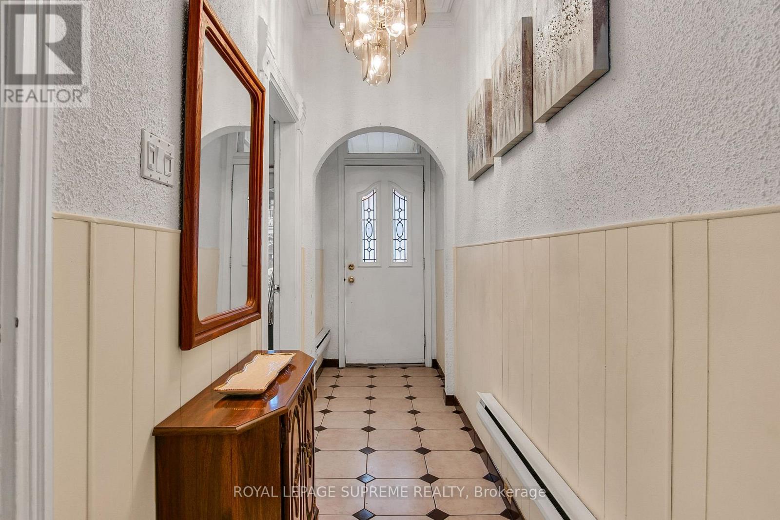 163 Beaconsfield Avenue, Toronto (Little Portugal), Ontario  M6J 3J7 - Photo 3 - C12918816