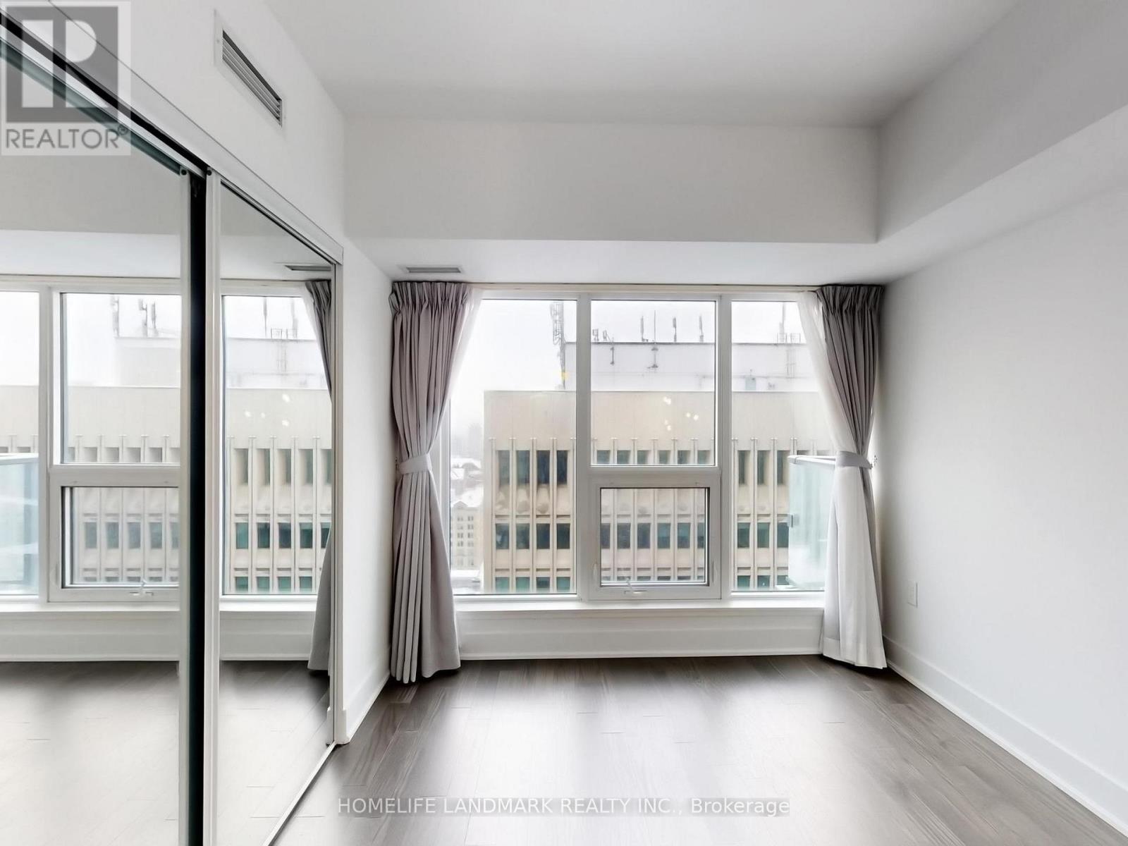 2207 - 955 Bay Street, Toronto, Ontario  M5S 0C6 - Photo 10 - C12918836
