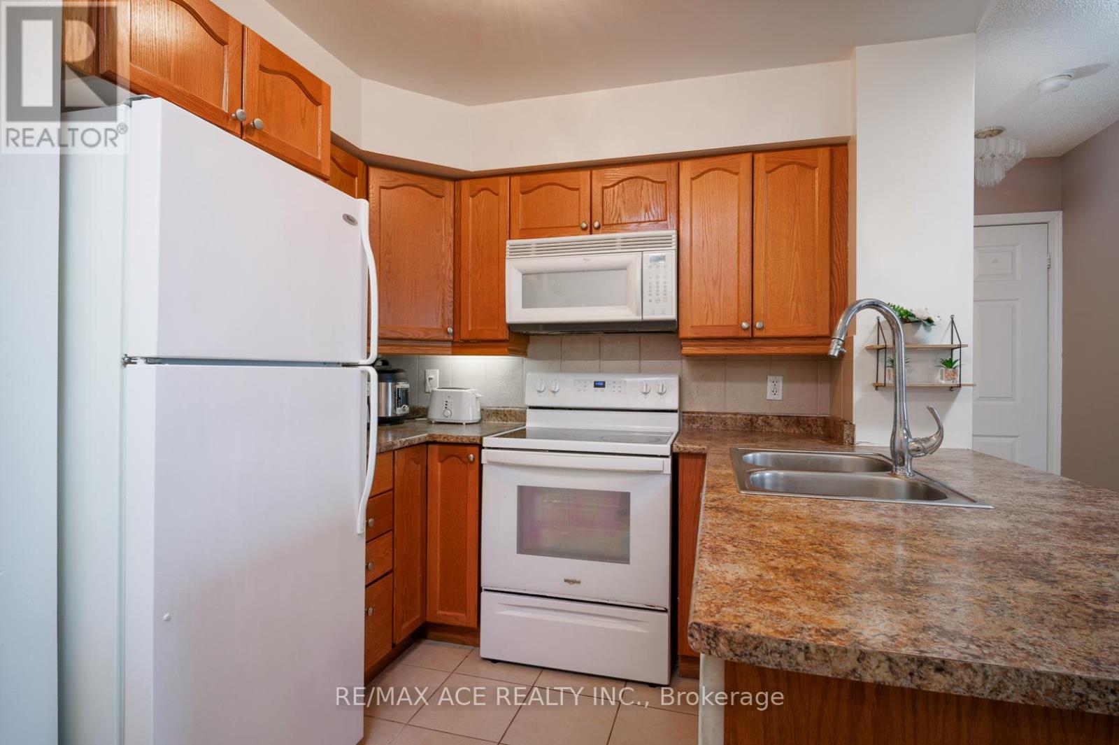 605 - 18 Valley Woods Road, Toronto (Parkwoods-Donalda), Ontario  M3A 0A1 - Photo 9 - C12918858