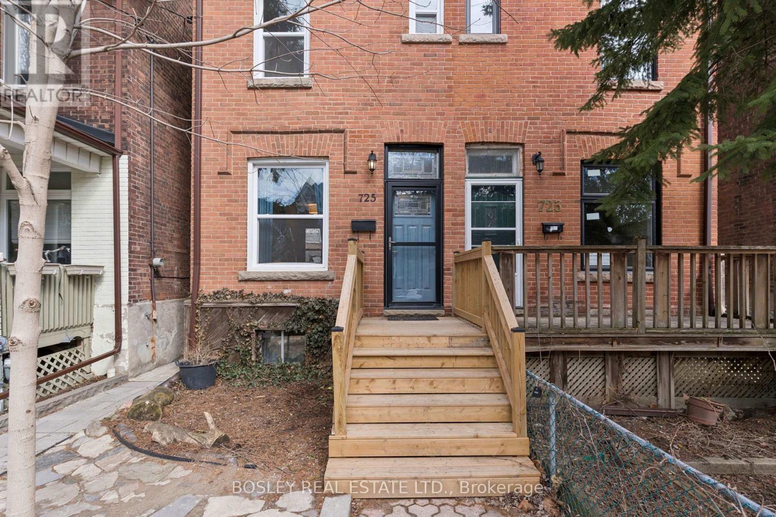 725 Manning Avenue, Toronto, Ontario  M6G 2W5 - Photo 2 - C12919034