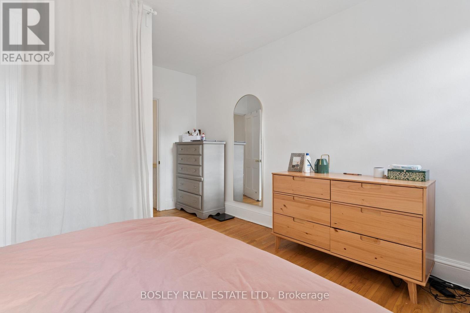 725 Manning Avenue, Toronto, Ontario  M6G 2W5 - Photo 20 - C12919034