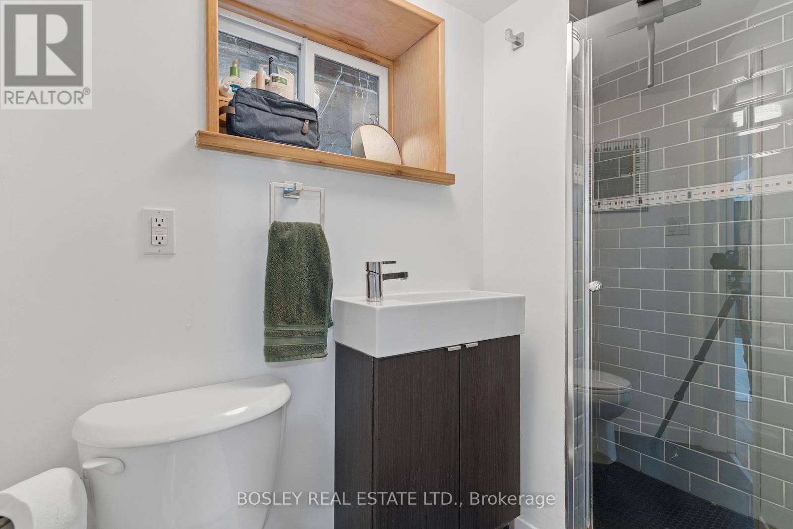 725 Manning Avenue, Toronto, Ontario  M6G 2W5 - Photo 24 - C12919034