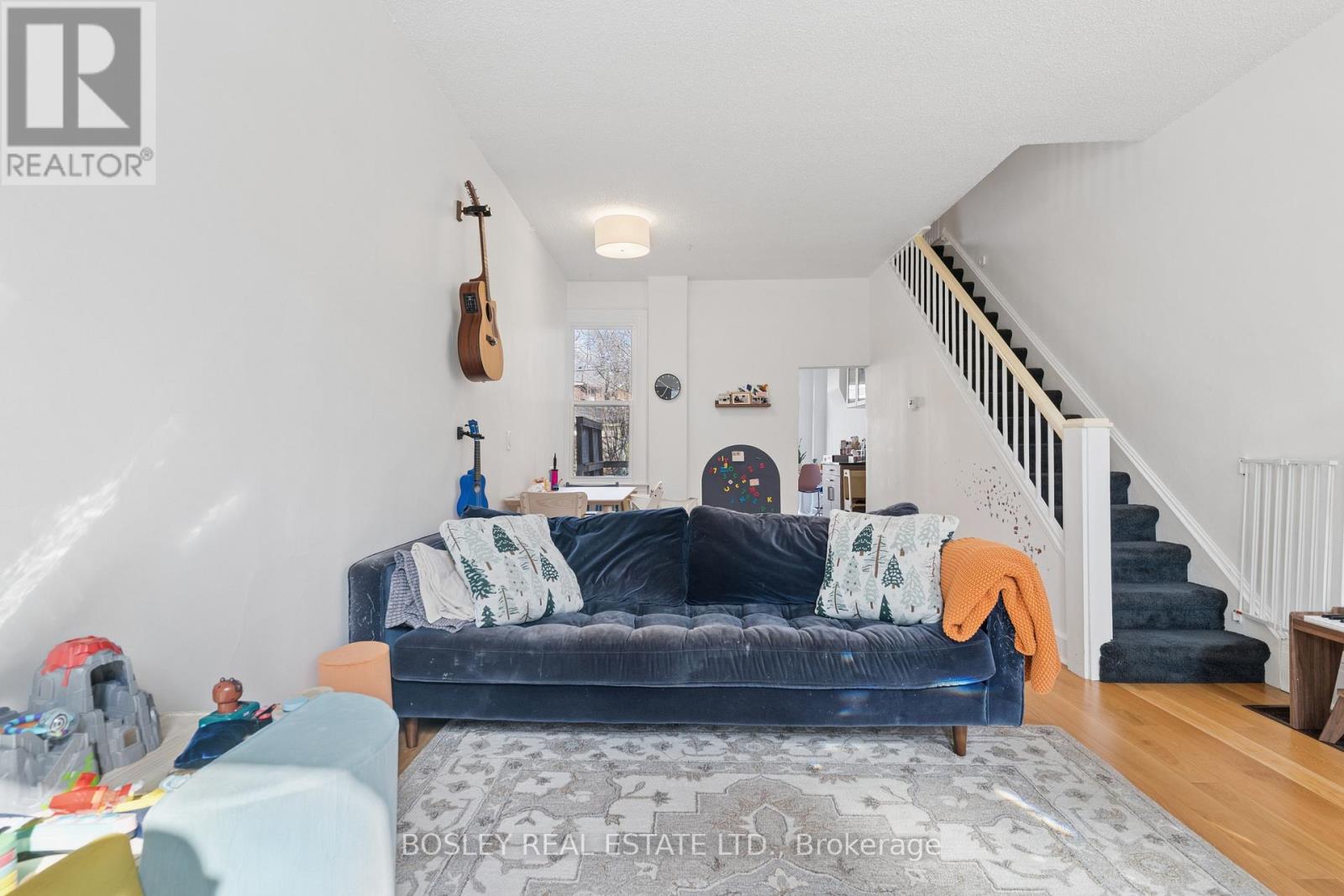 725 Manning Avenue, Toronto, Ontario  M6G 2W5 - Photo 4 - C12919034