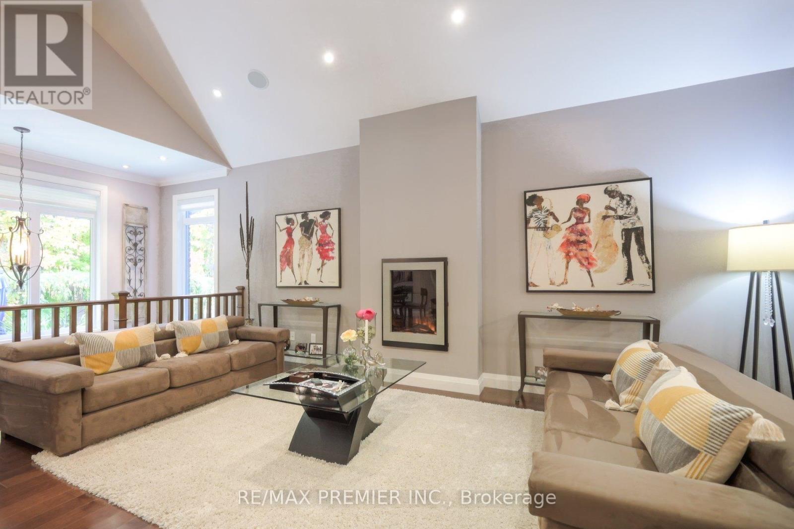 2 Hilltop Court, Springwater, Ontario  L9X 0H5 - Photo 9 - S12742920