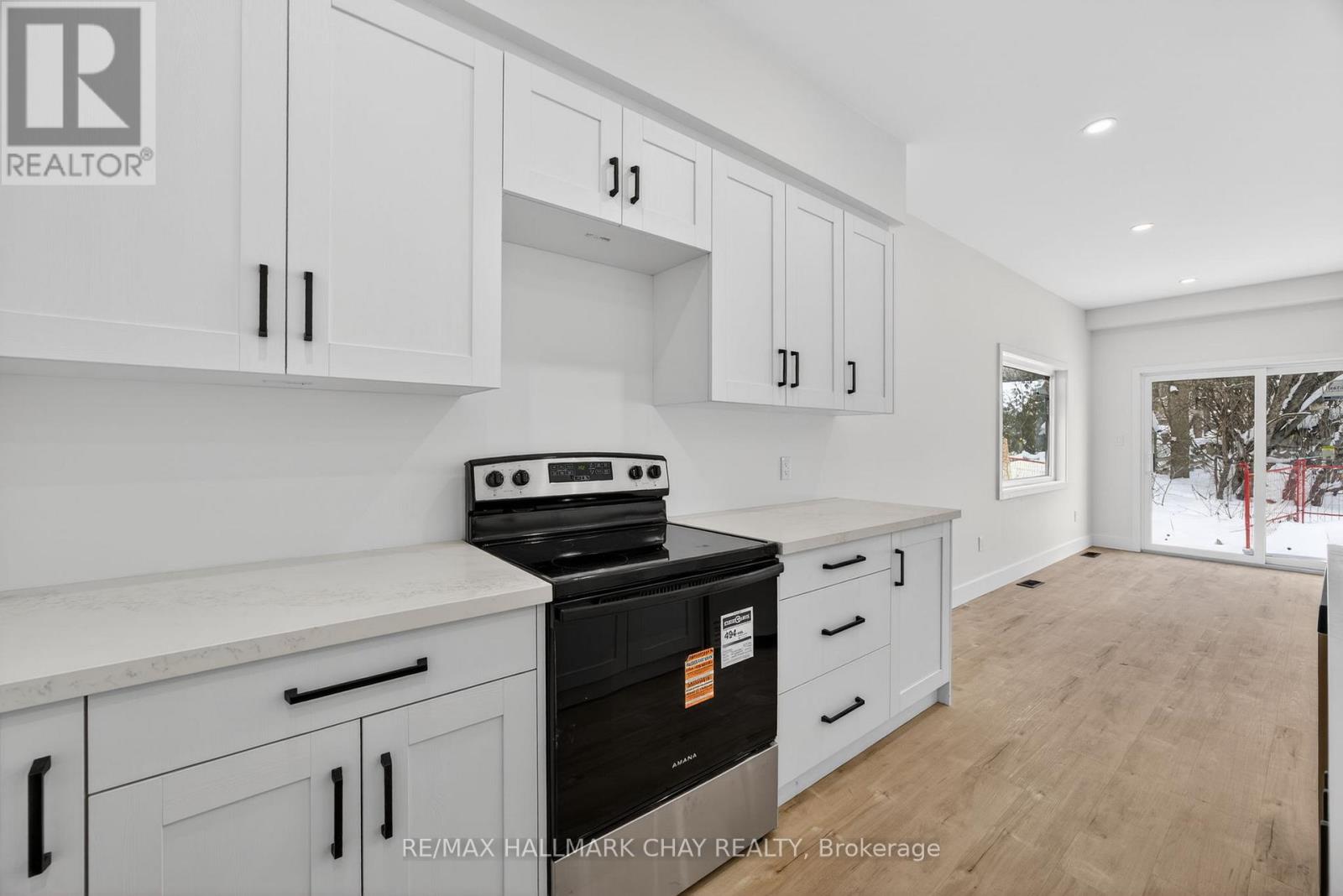 28 Rose Avenue, Orillia, Ontario  L3V 6B4 - Photo 12 - S12891102