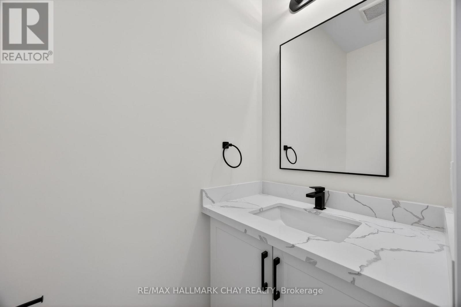 28 Rose Avenue, Orillia, Ontario  L3V 6B4 - Photo 4 - S12891102