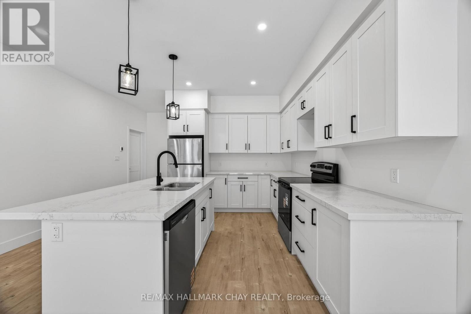 28 Rose Avenue, Orillia, Ontario  L3V 6B4 - Photo 9 - S12891102