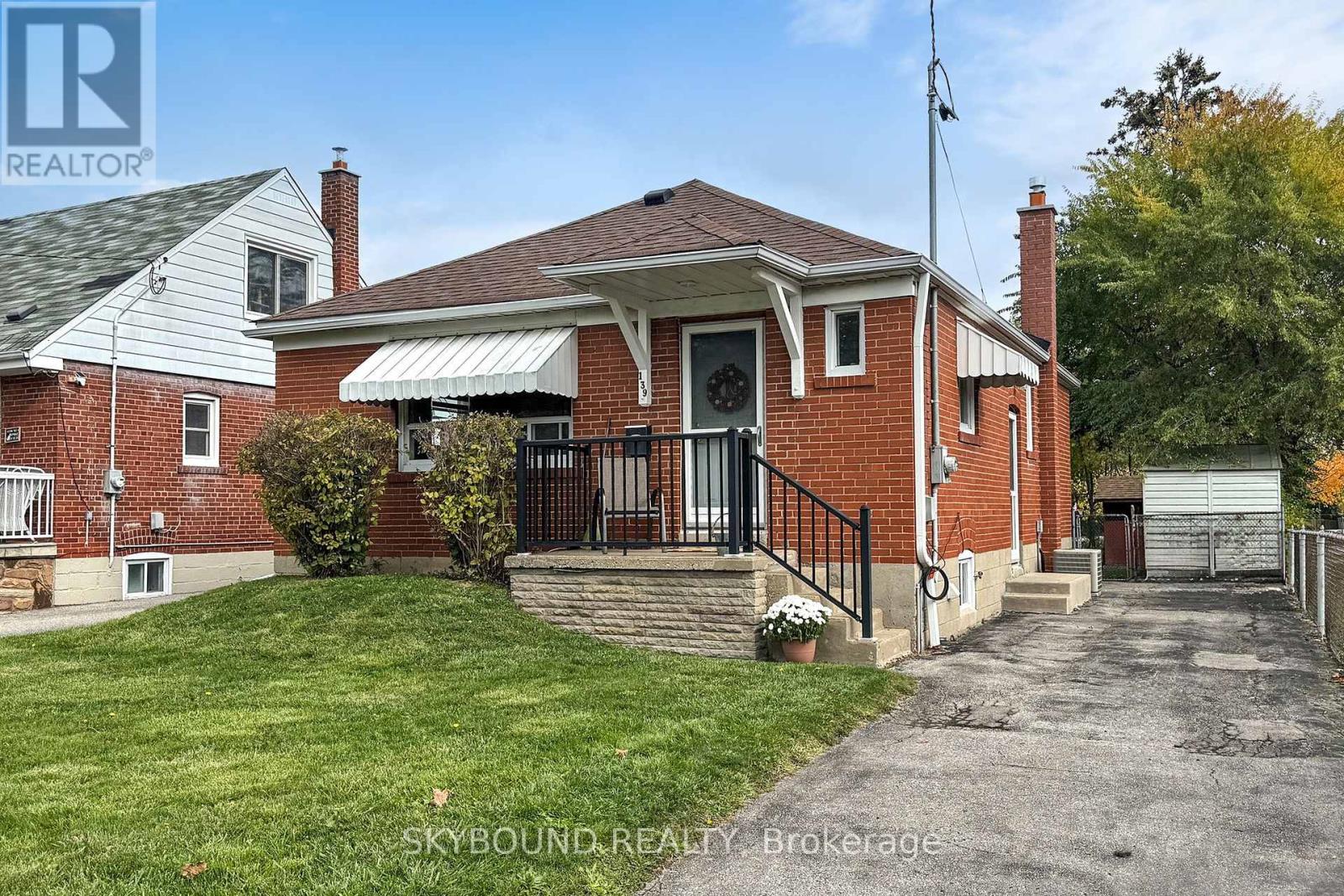 139 Tower Drive, Toronto (Wexford-Maryvale), Ontario  M1R 3P6 - Photo 2 - E12918764