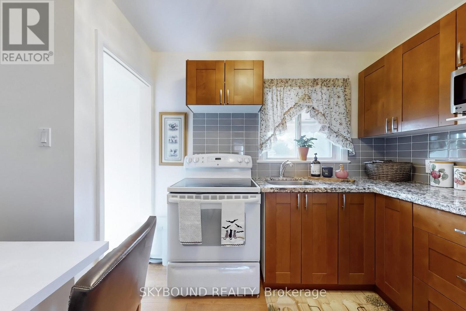 139 Tower Drive, Toronto (Wexford-Maryvale), Ontario  M1R 3P6 - Photo 7 - E12918764