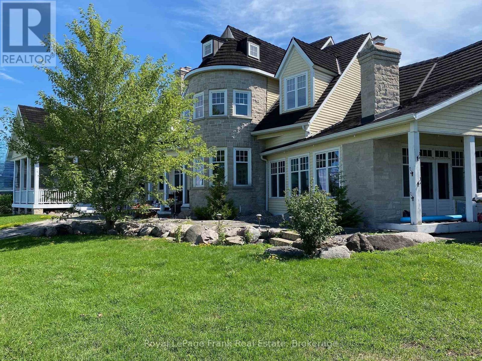 136 Lake Drive E, Georgina (Historic Lakeshore Communities), Ontario  L4P 3E9 - Photo 2 - N12915784