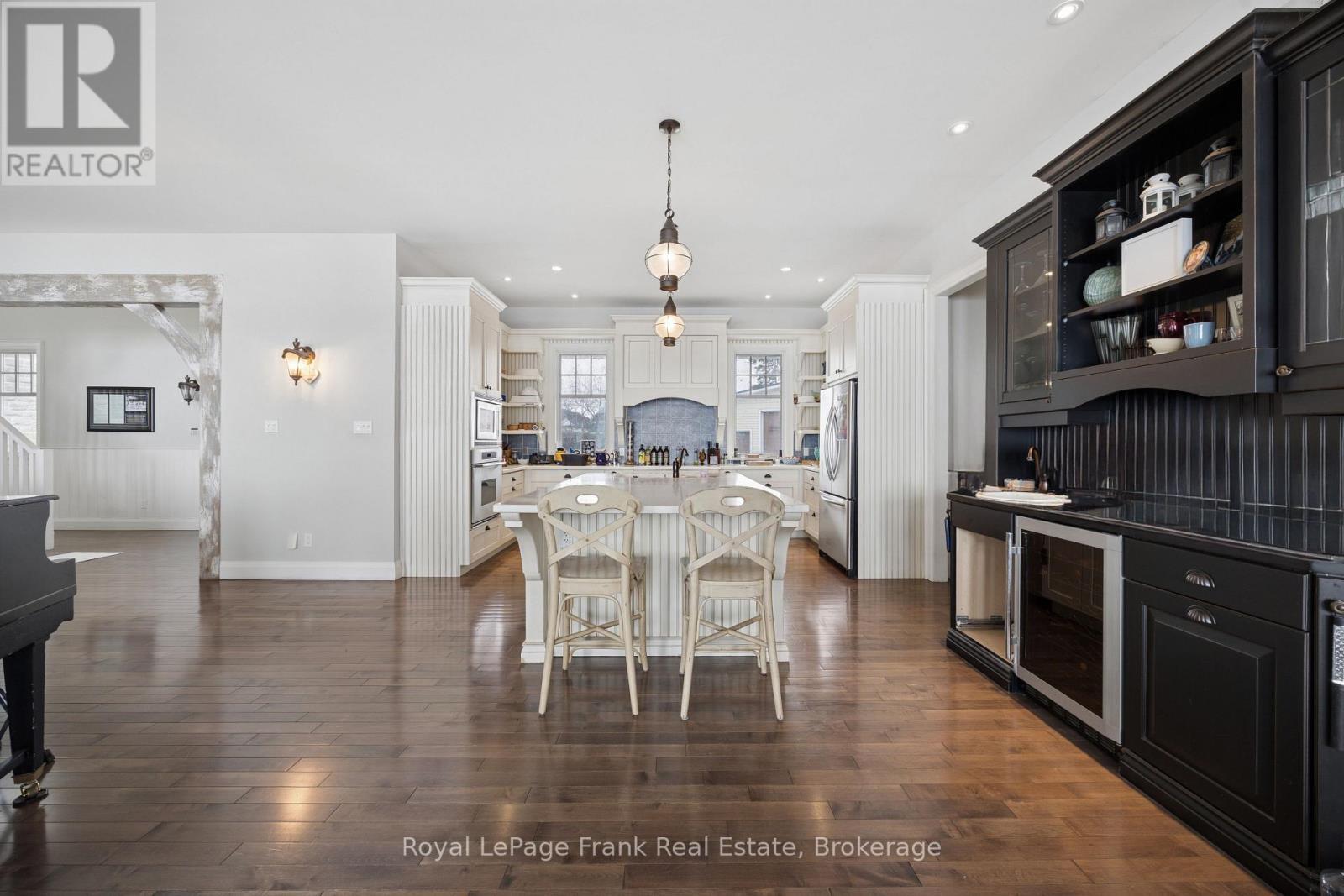 136 Lake Drive E, Georgina (Historic Lakeshore Communities), Ontario  L4P 3E9 - Photo 4 - N12915784