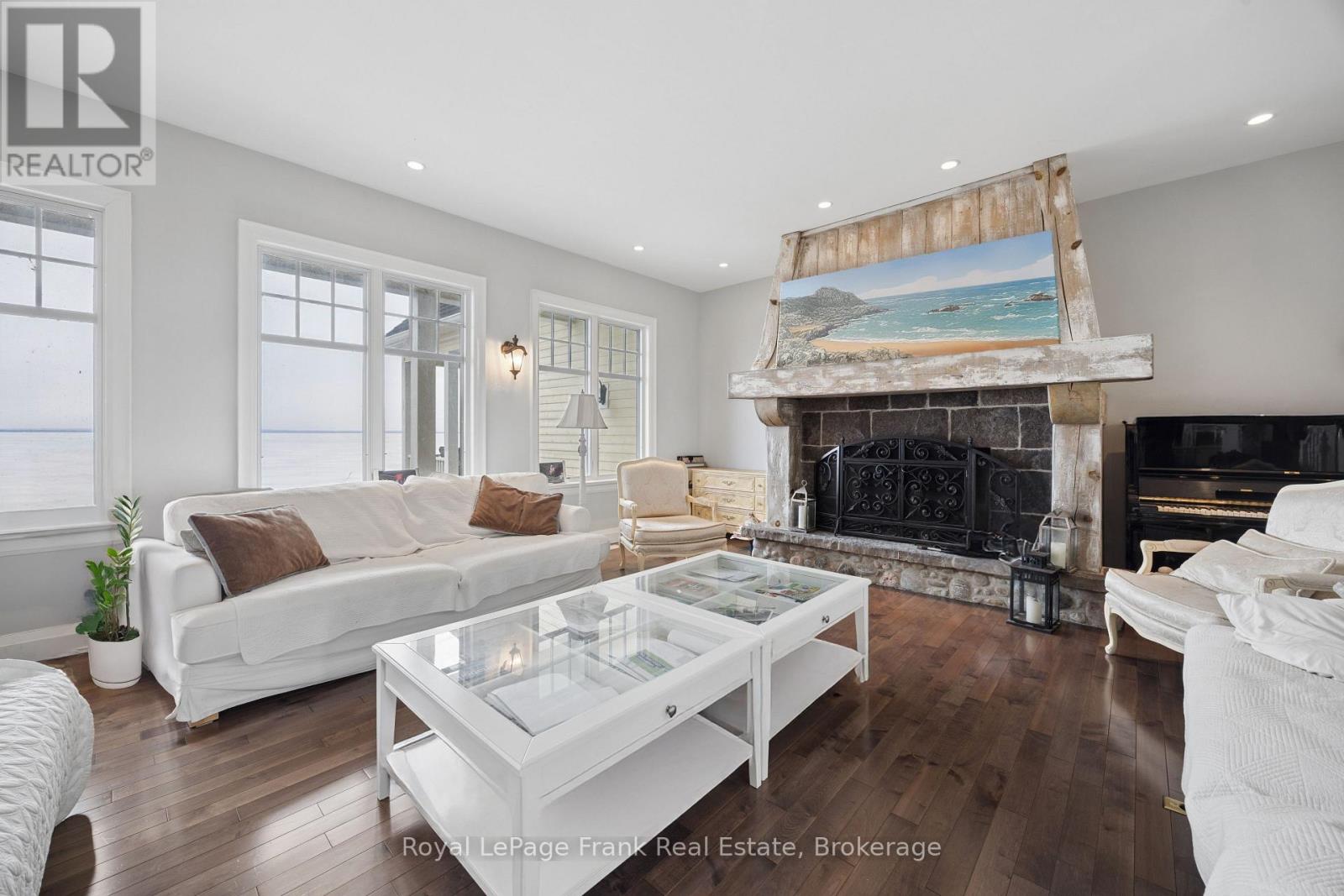 136 Lake Drive E, Georgina (Historic Lakeshore Communities), Ontario  L4P 3E9 - Photo 5 - N12915784