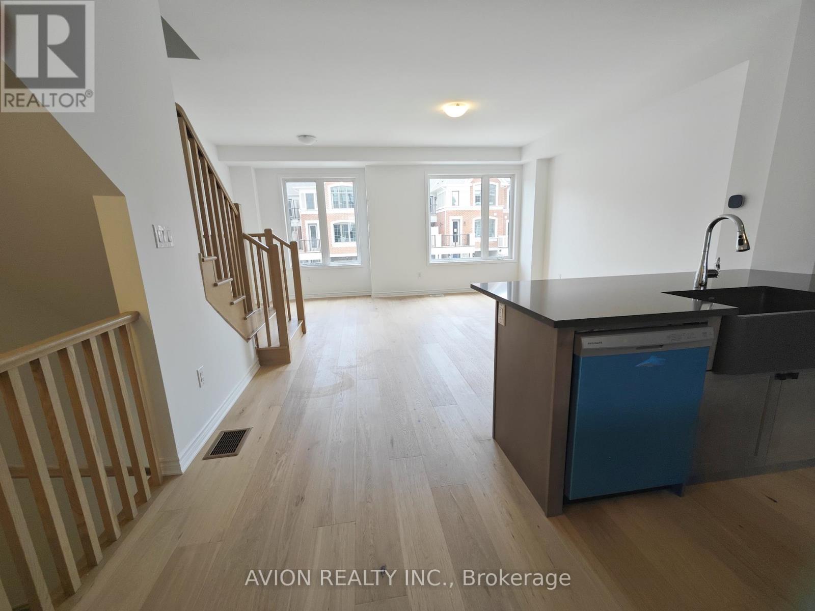 18 Avani Avenue, Markham, Ontario  L6C 3M3 - Photo 5 - N12918846