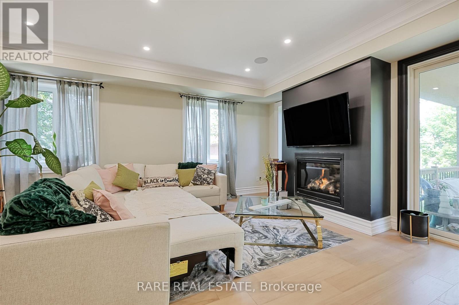 32 Bradfield Avenue W, Vaughan, Ontario M8Z 2A3 - Photo 13 - N12918874