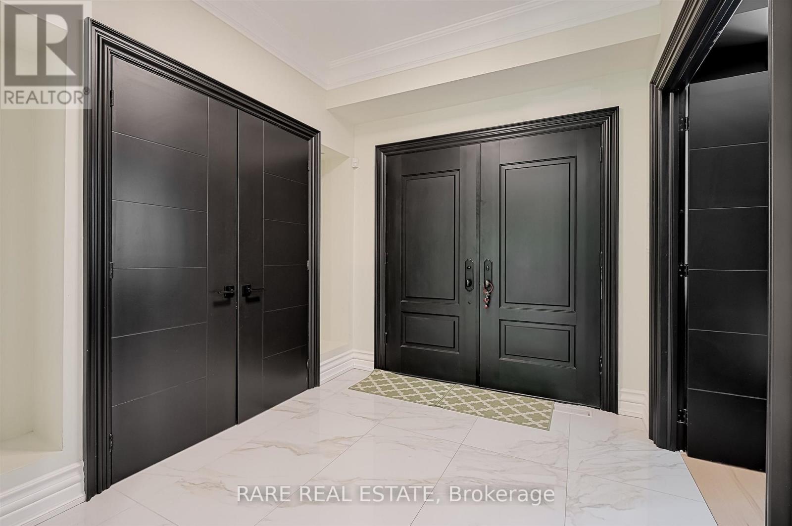 32 Bradfield Avenue W, Vaughan, Ontario M8Z 2A3 - Photo 3 - N12918874