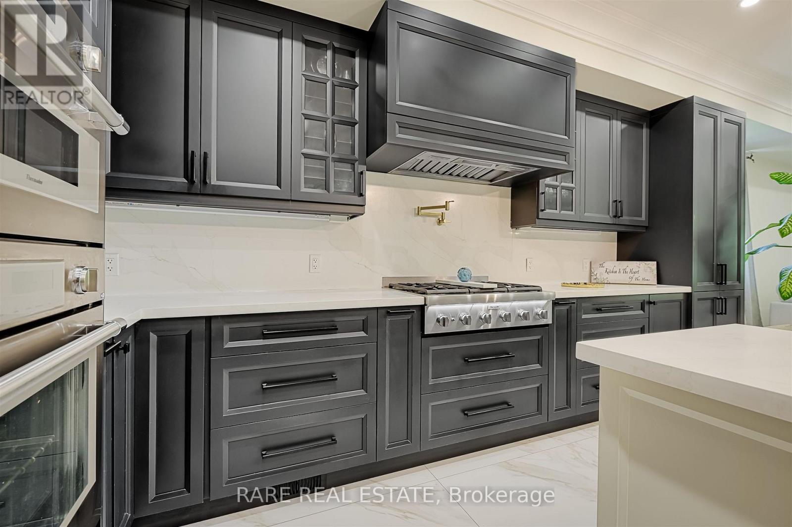 32 Bradfield Avenue W, Vaughan, Ontario M8Z 2A3 - Photo 5 - N12918874