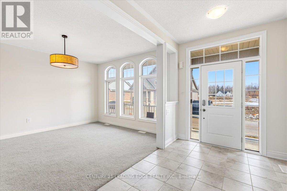 38 Palmira Drive, Georgina, Ontario  L0E 1R0 - Photo 4 - N12918926