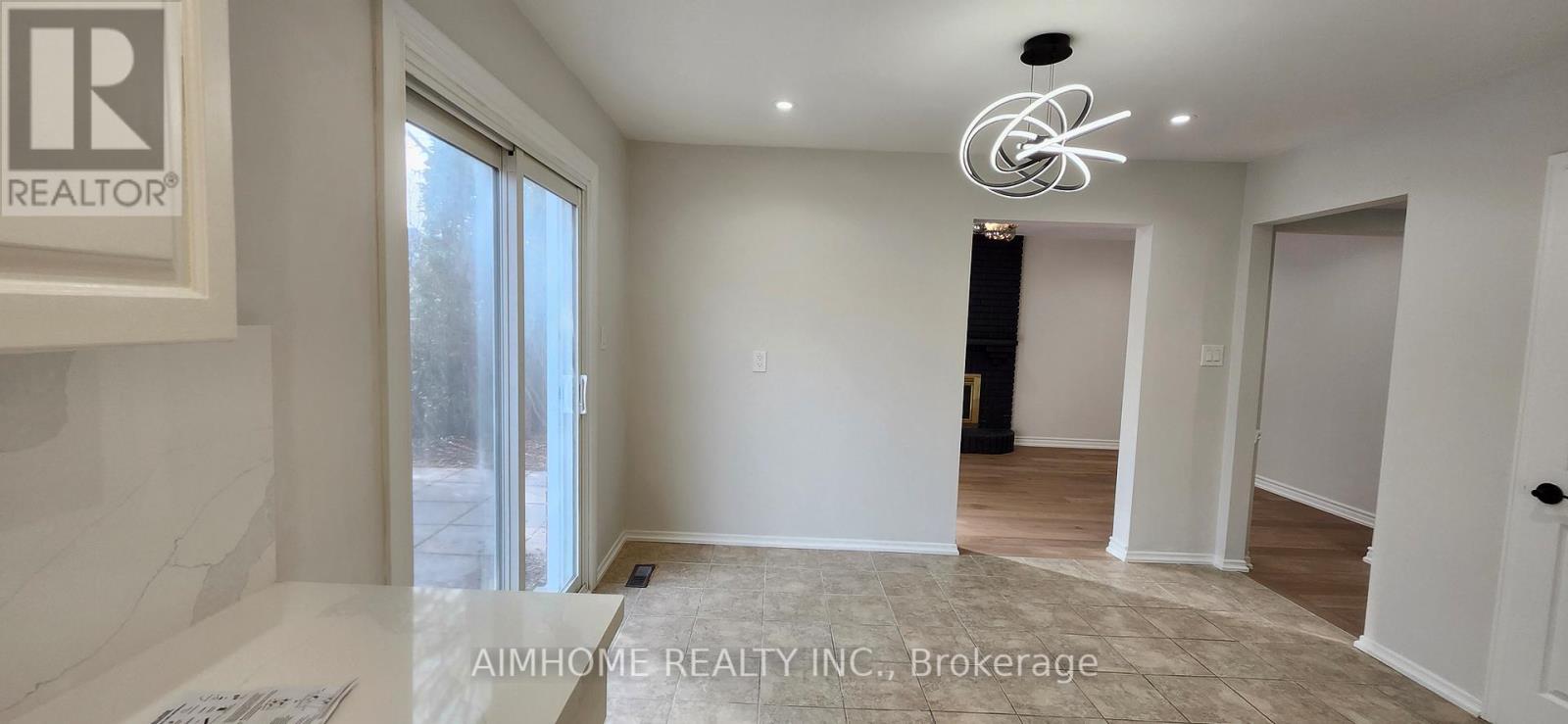 31 Spanhouse Crescent, Markham, Ontario  L3R 4E2 - Photo 10 - N12918928