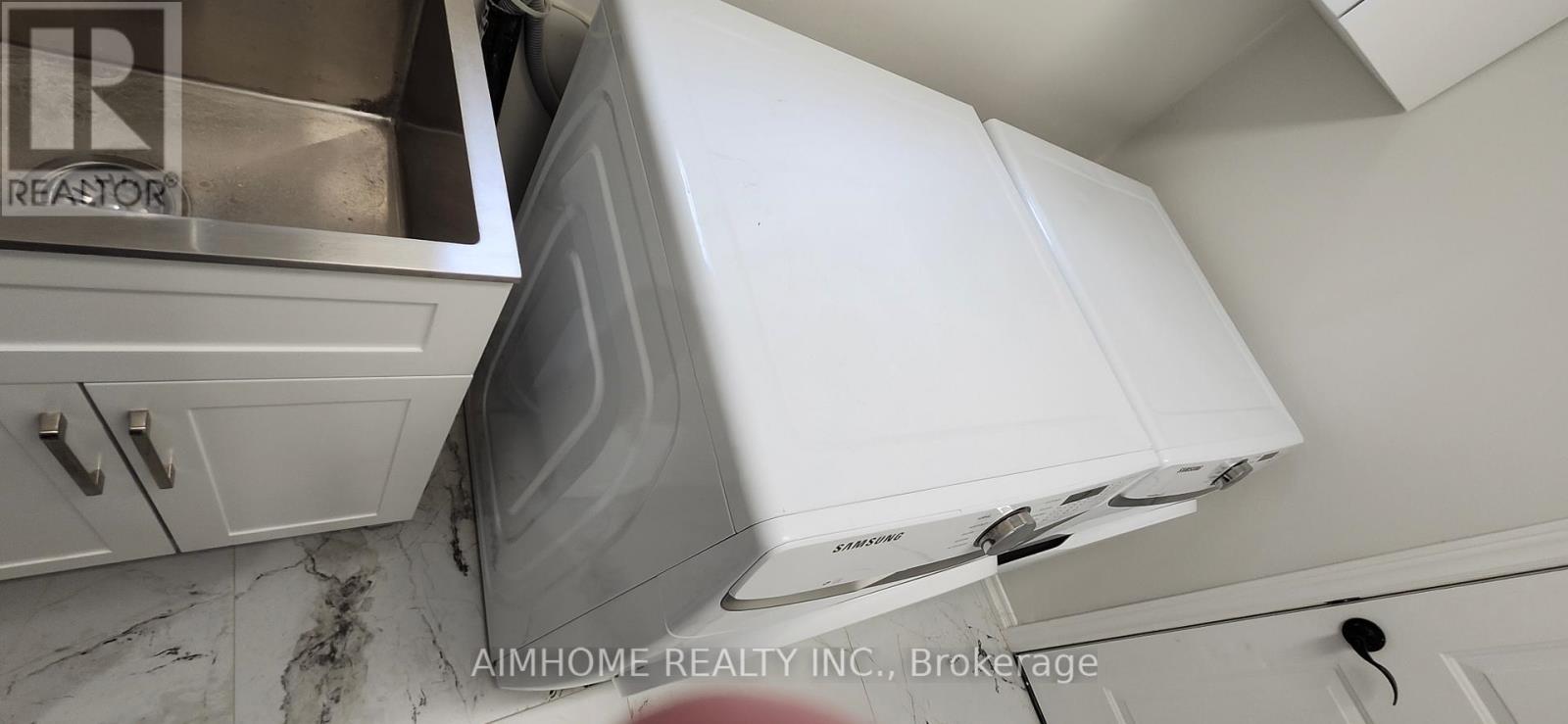 31 Spanhouse Crescent, Markham, Ontario  L3R 4E2 - Photo 12 - N12918928