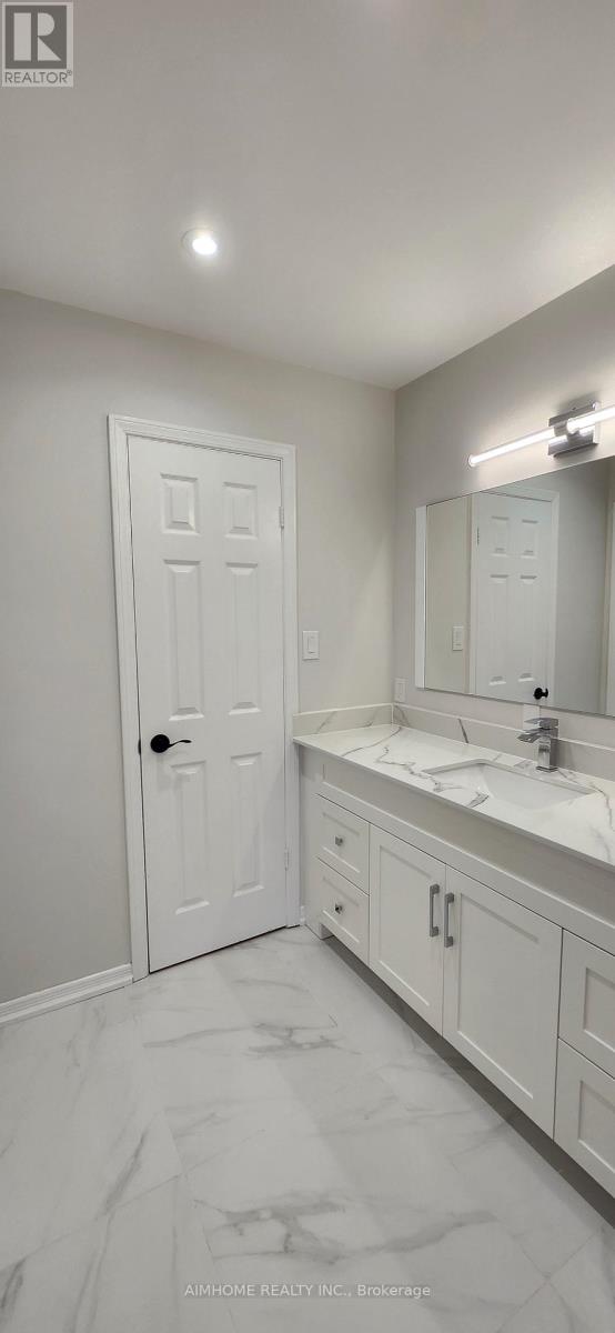 31 Spanhouse Crescent, Markham, Ontario  L3R 4E2 - Photo 24 - N12918928