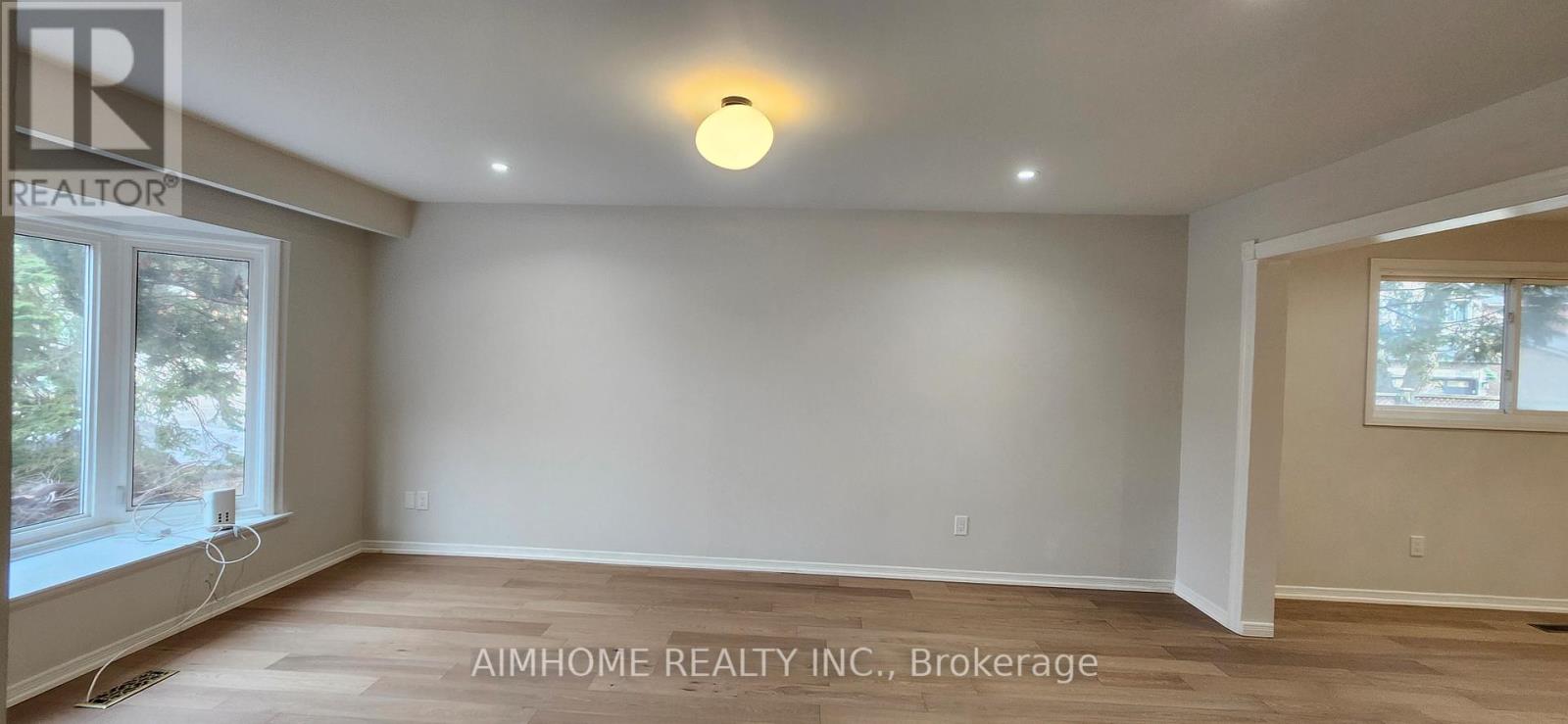 31 Spanhouse Crescent, Markham, Ontario  L3R 4E2 - Photo 5 - N12918928