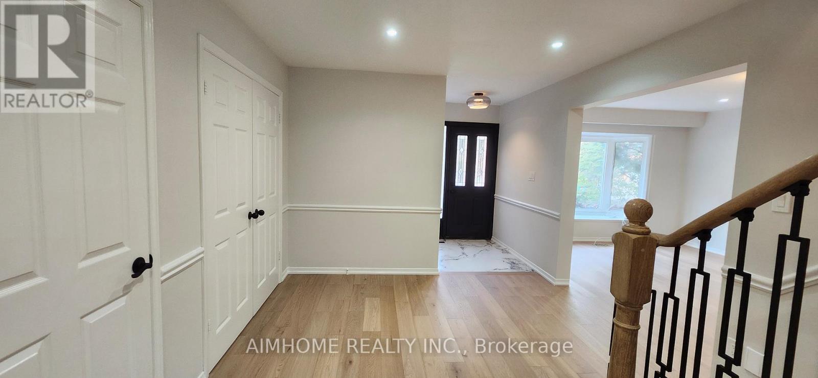 31 Spanhouse Crescent, Markham, Ontario  L3R 4E2 - Photo 6 - N12918928