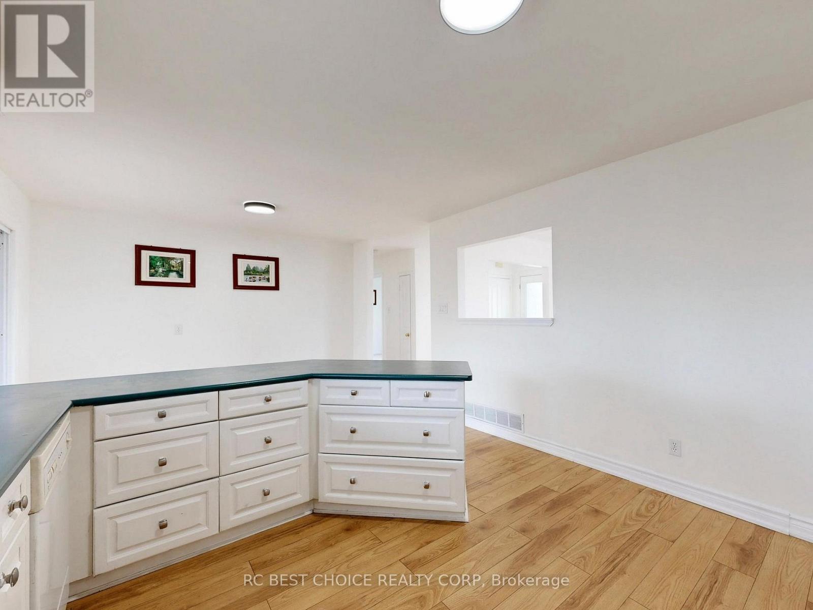 1377 Old Green Lane E, East Gwillimbury, Ontario  L9N 0L8 - Photo 16 - N12918960