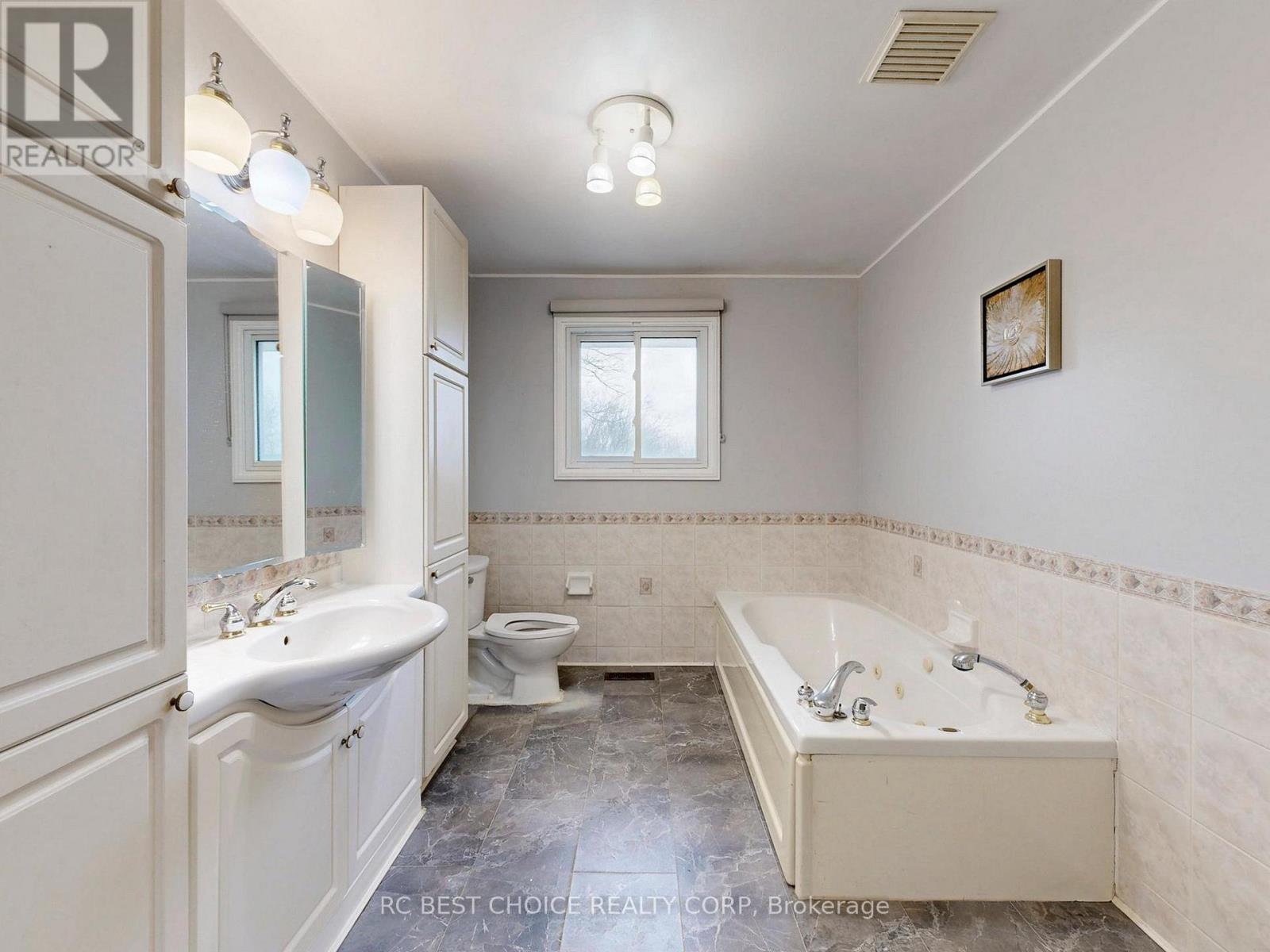 1377 Old Green Lane E, East Gwillimbury, Ontario  L9N 0L8 - Photo 25 - N12918960