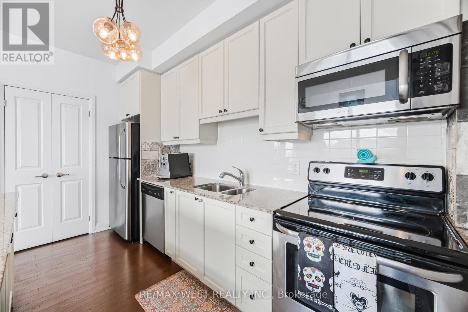 110 - 12 Woodstream Boulevard, Vaughan (Vaughan Grove), Ontario  L4L 8C3 - Photo 11 - N12919048