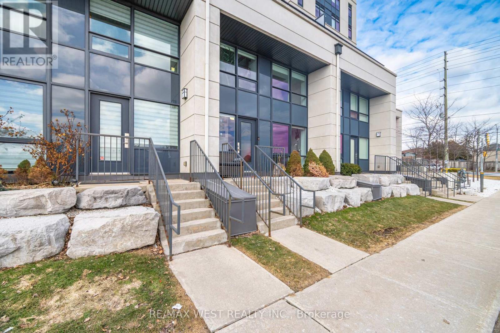 110 - 12 Woodstream Boulevard, Vaughan (Vaughan Grove), Ontario  L4L 8C3 - Photo 4 - N12919048