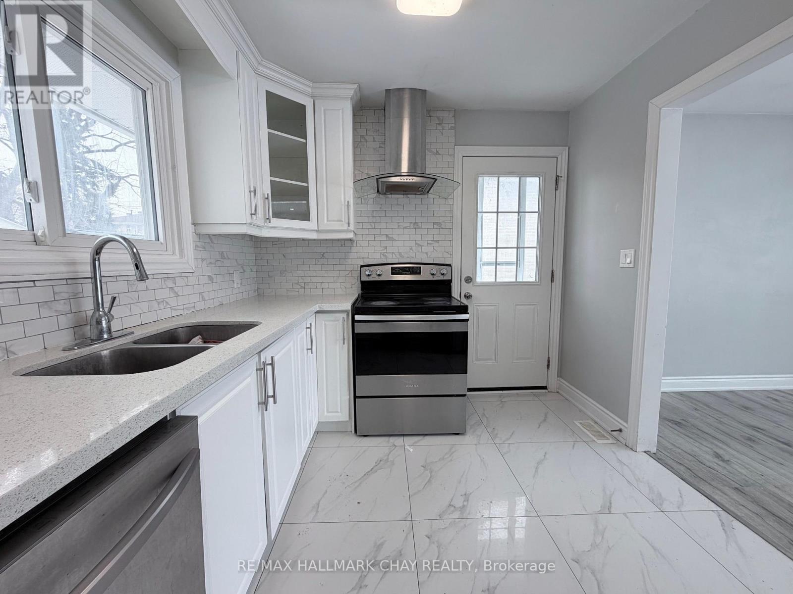 Main - 152 Rose Street, Barrie (Wellington), Ontario  L4M 2T7 - Photo 7 - S12918814