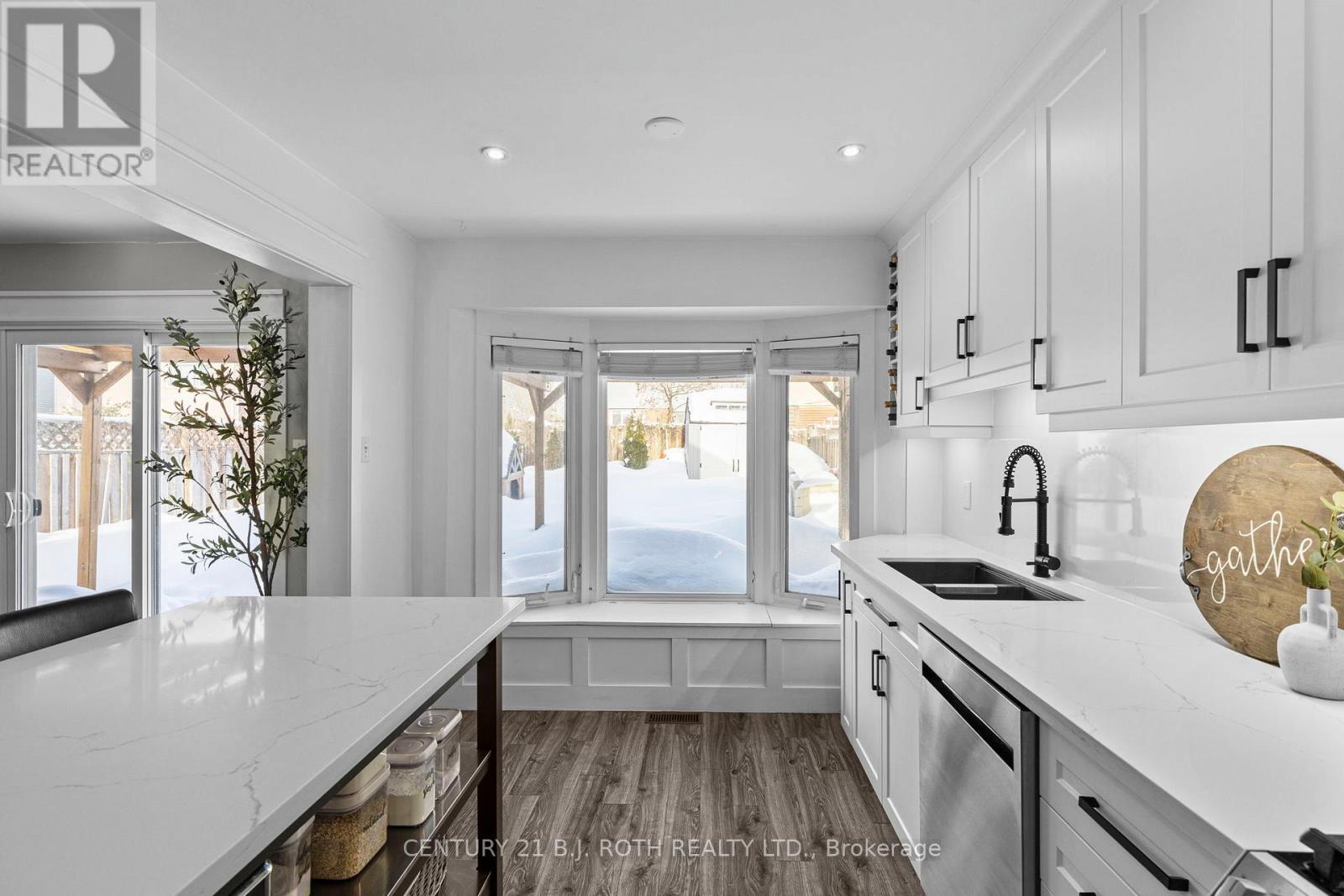 13 Hadden Crescent, Barrie (East Bayfield), Ontario  L4M 6G6 - Photo 8 - S12918972