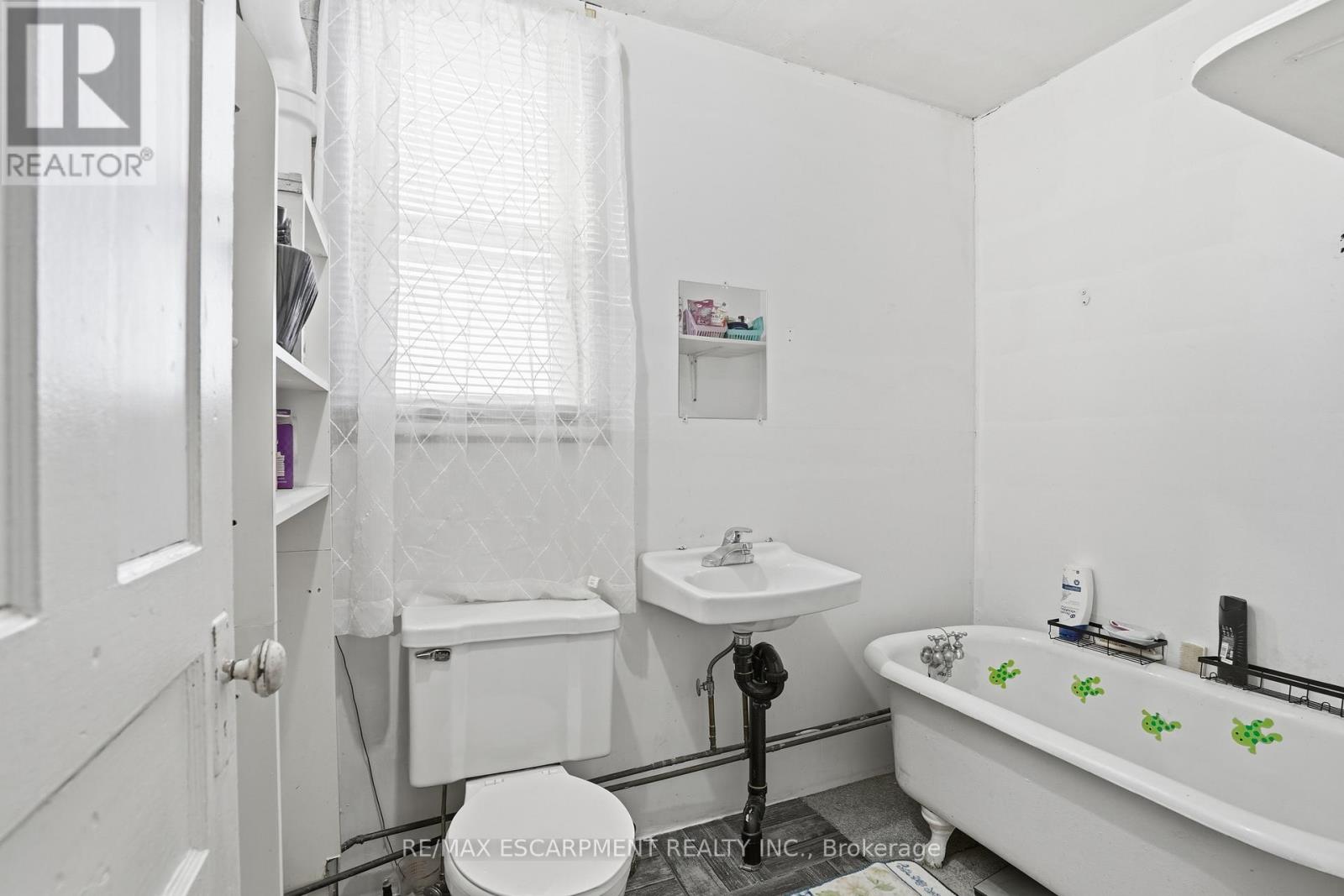 83 Nickel Street, Port Colborne, Ontario L3K 1B5 - Photo 8 - X12813132