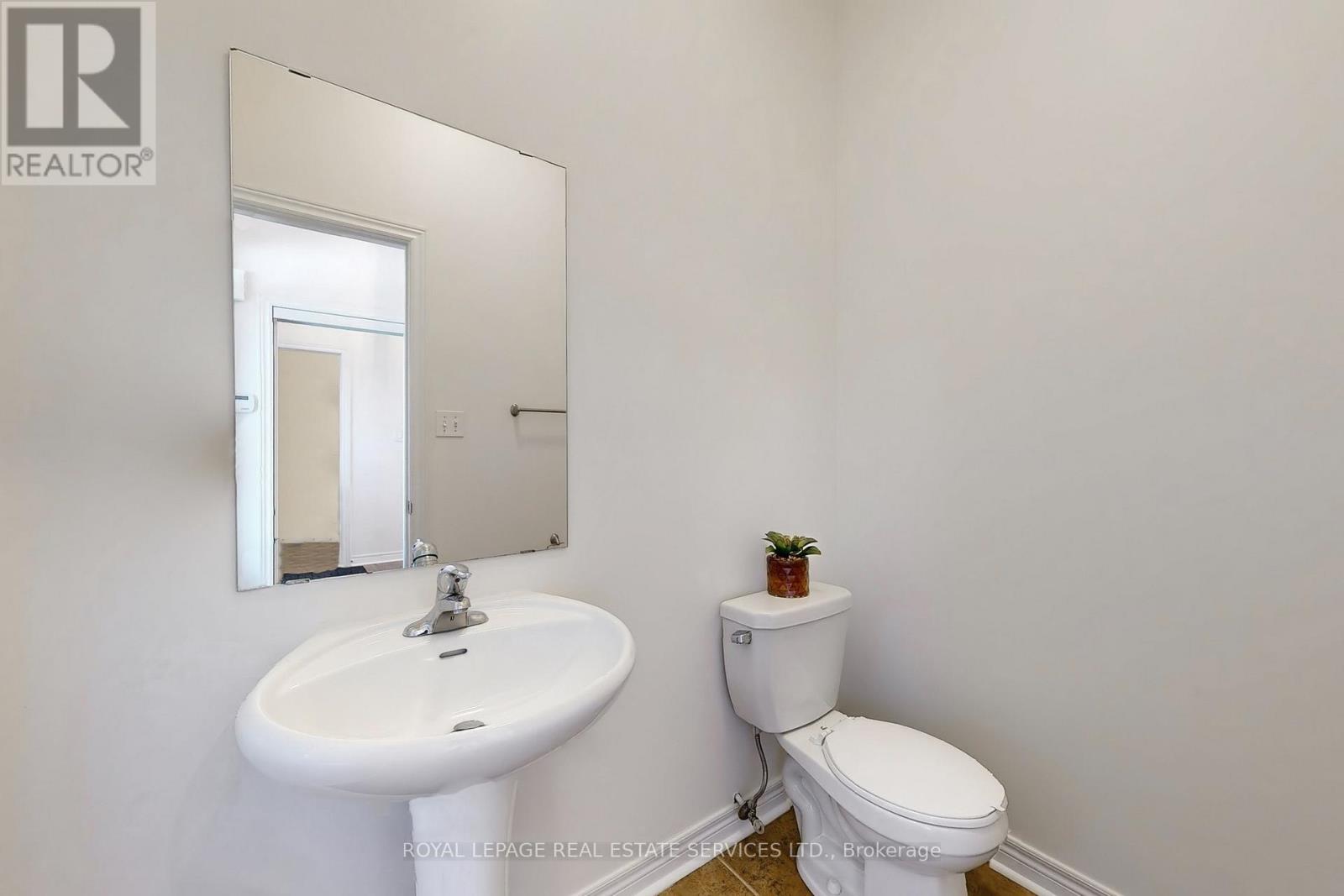 24 Accent Circle, Brampton (Northwest Sandalwood Parkway), Ontario  L7A 0L2 - Photo 10 - W12766926