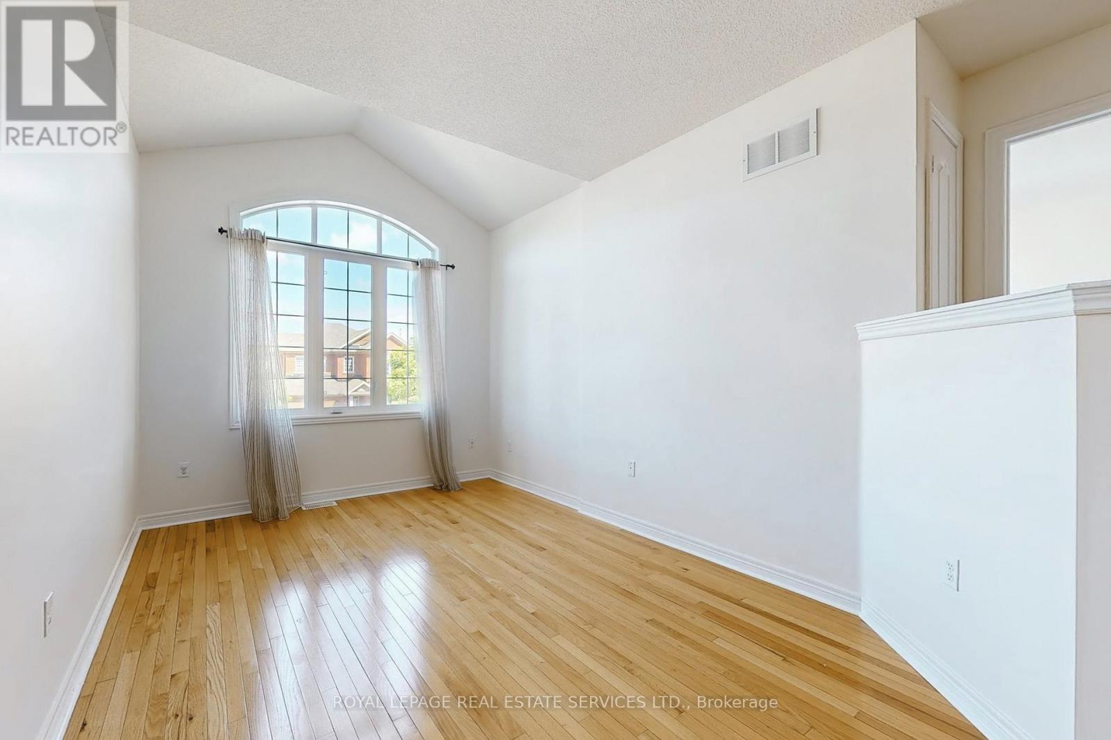 24 Accent Circle, Brampton (Northwest Sandalwood Parkway), Ontario  L7A 0L2 - Photo 11 - W12766926