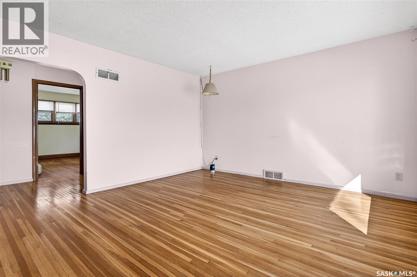 1118 6th Avenue Nw, Moose Jaw, Saskatchewan  S6H 4A6 - Photo 10 - SK031177