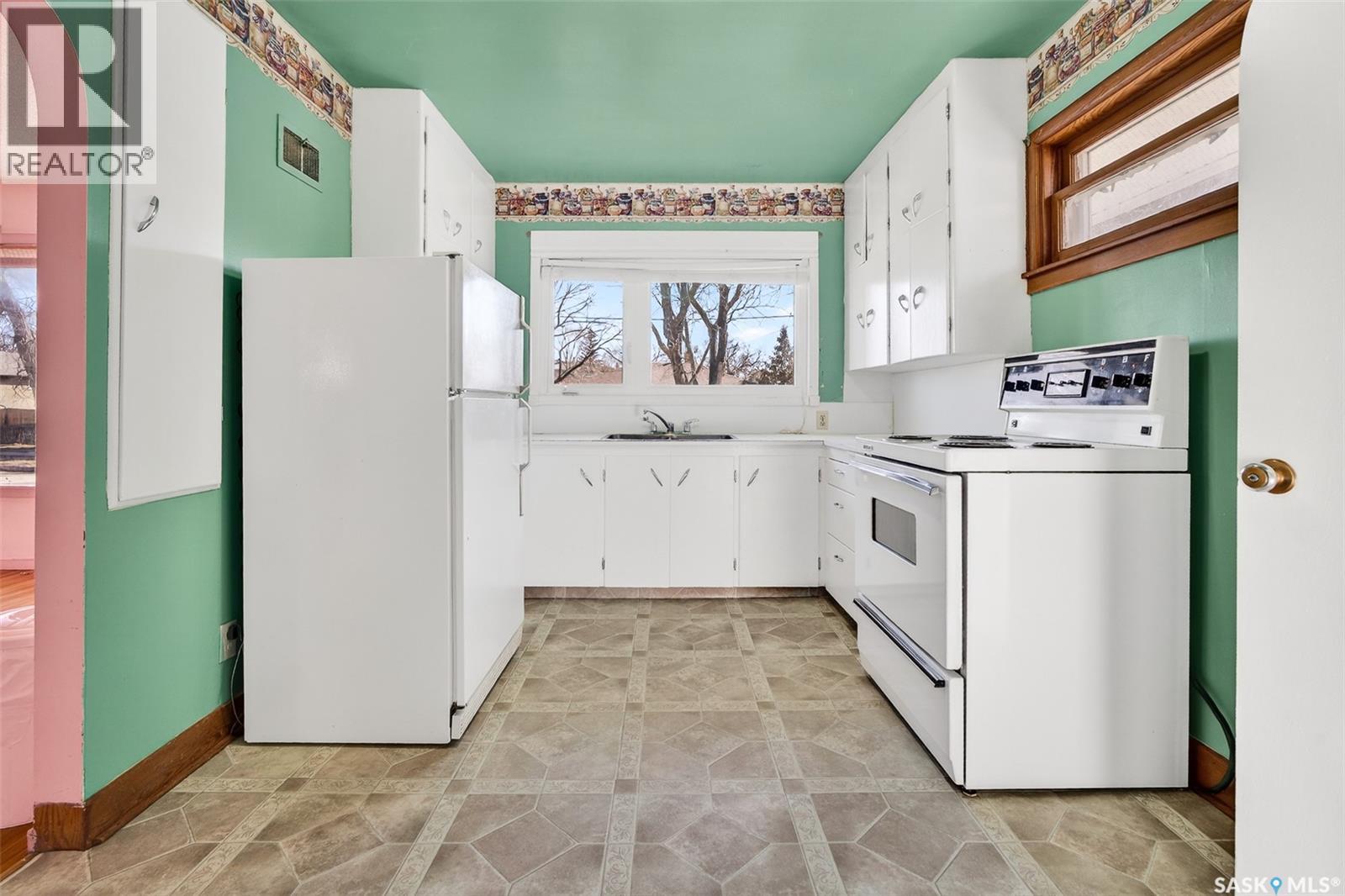 1118 6th Avenue Nw, Moose Jaw, Saskatchewan  S6H 4A6 - Photo 13 - SK031177