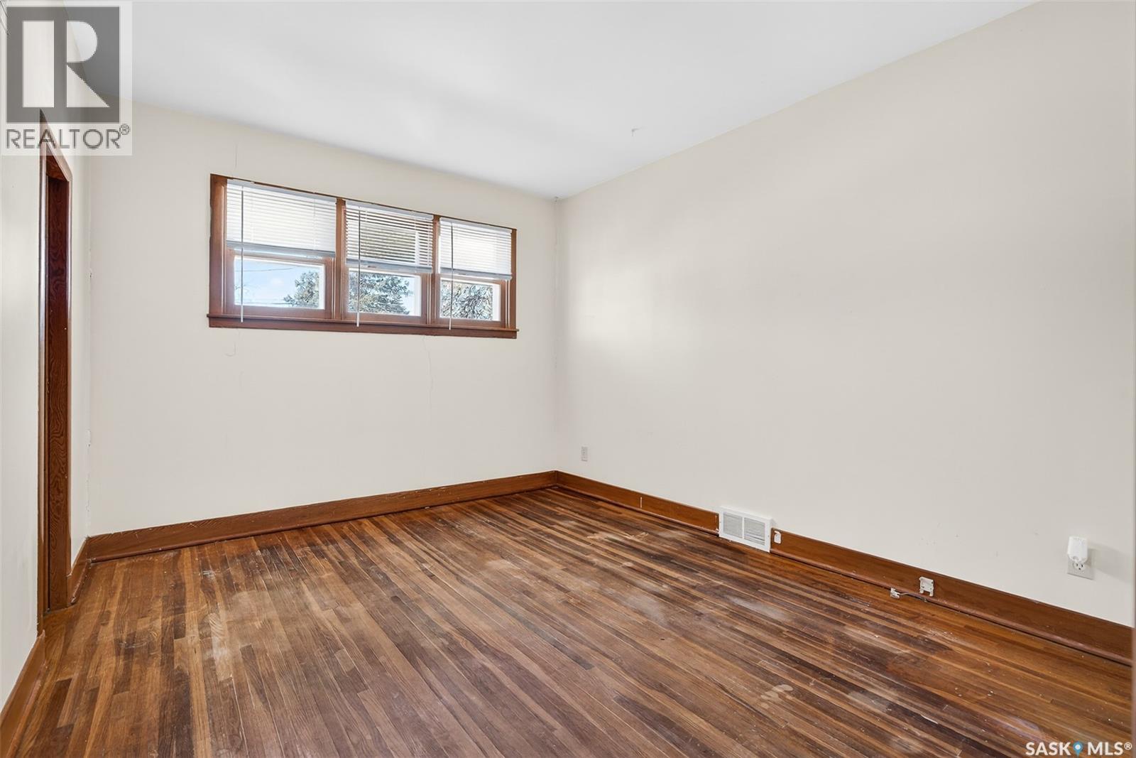 1118 6th Avenue Nw, Moose Jaw, Saskatchewan  S6H 4A6 - Photo 28 - SK031177